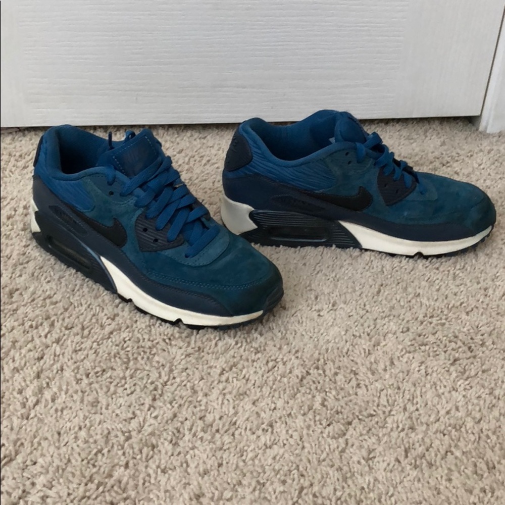 NIKE AirMax sneakers
